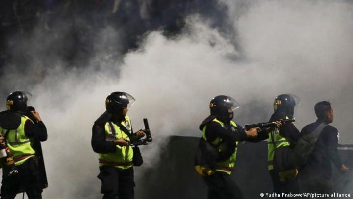 Police responded with tear gas to clashes between supporters of two football teams