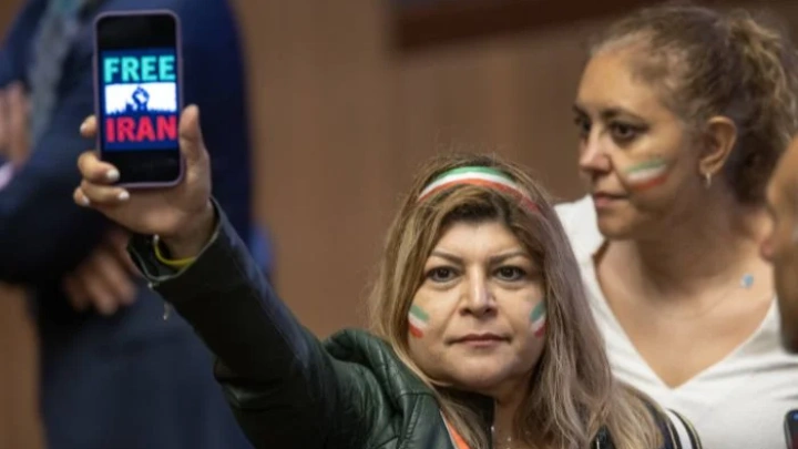 Iran accuses two female journalists of spreading anti-government propaganda LOS ANGELES, CA - NOVEMBER 07: An Iranian human rights activist holds up a mobile phone during a rally attended by Vice President Kamala Harris for Los Angeles mayoral candidate, U.S. Rep. Karen Bass (D-CA) and other state Democrats on the campus of UCLA a day before Election Day on November 7, 2022 in Los Angeles, California. Bass faces billionaire businessman Rick Caruso.— AFP