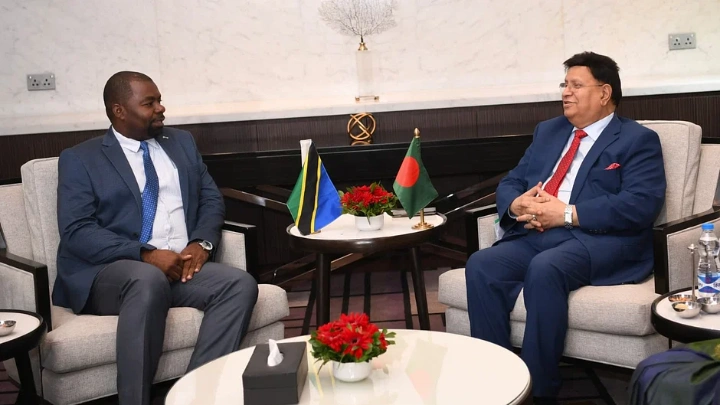 Tanzania’s Blue Economy and Fisheries Minister Suleiman Masoud (L) Makame calls on Foreign Minister AK Abdul Momen on 23 November 2022UNB