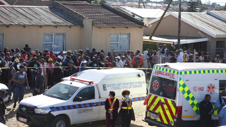 At least 20 dead in South African club; cause not yet known
