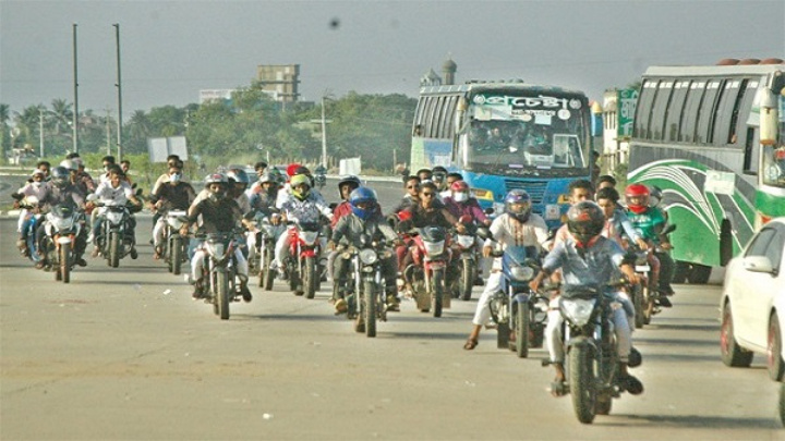 Despite ban on motorbikes on Padma Bridge, 100 of two-wheelers showing up at Mawa toll plaza 