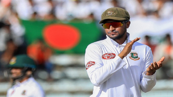 Coach urges Shakib to find balance between attack and defense