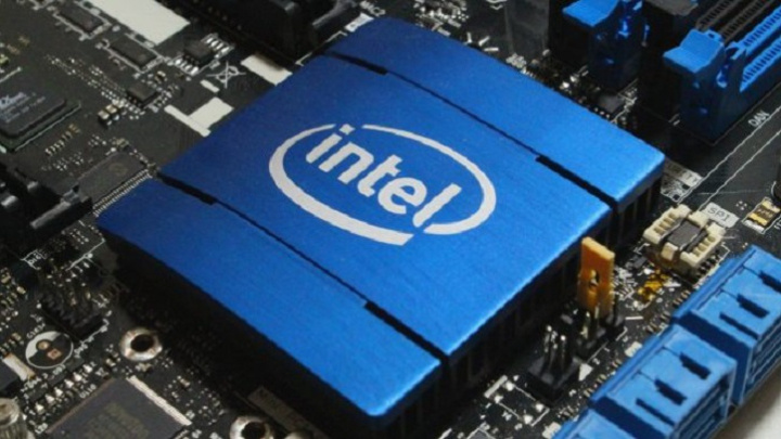 Intel suspends business in Russia