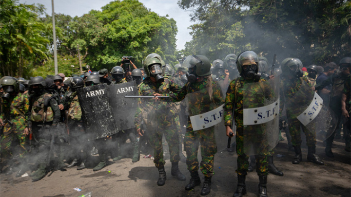 Ranil wants military to use force, Sri Lankan Army says no firing on protestors