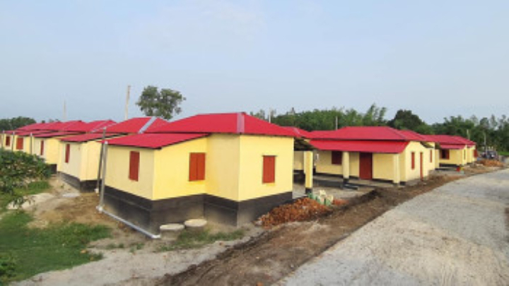 At least 950 homeless families of Lalmonirhat receive houses from government 