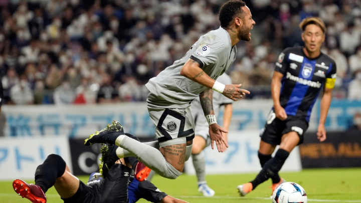 Neymar produces the worst dive of his career during Paris Saint-Germain's friendly with Gamba Osaka 