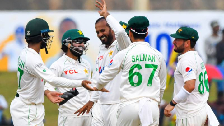 De Silva, Karunaratne stretch Sri Lanka lead over Pakistan