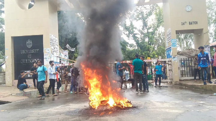 Chhatra League faction’s blockade halts classes, exams at CU