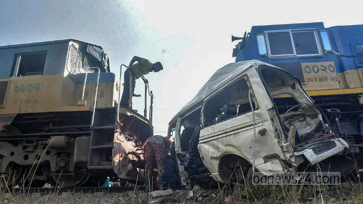 Death toll in Mirsharai train accident rises to 13