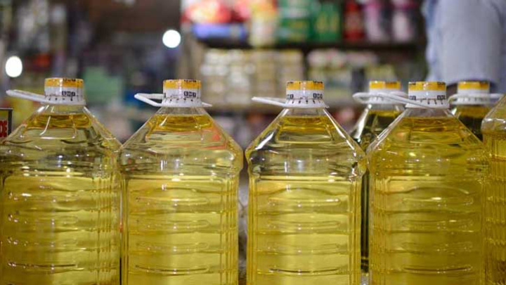 2,000 litres of TCB soybean oil from warehouse of grocery shop in Ctg