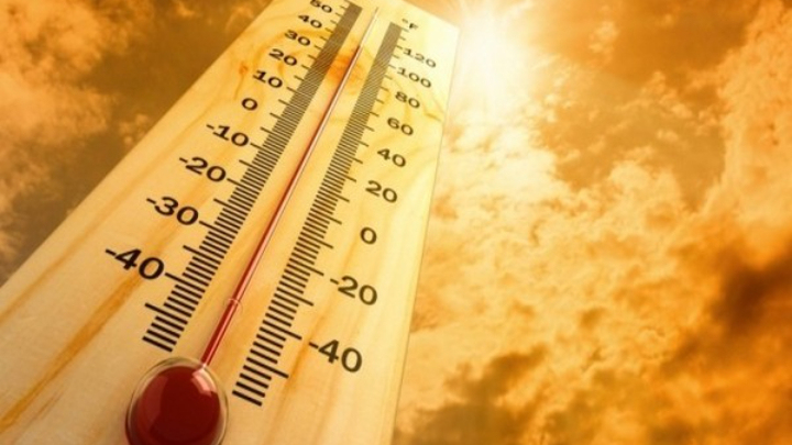 China bake in temperatures exceeding 40 degrees Celsius 