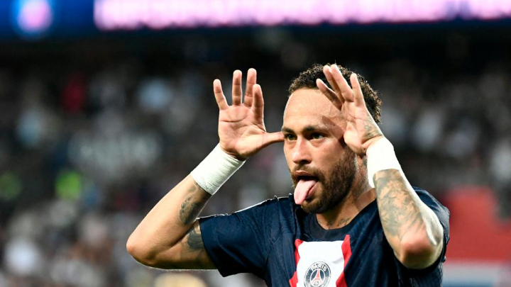 Neymar continues outstanding start to season with brace 