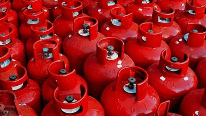 12-kg LPG cylinder costs up to Tk 280 extra