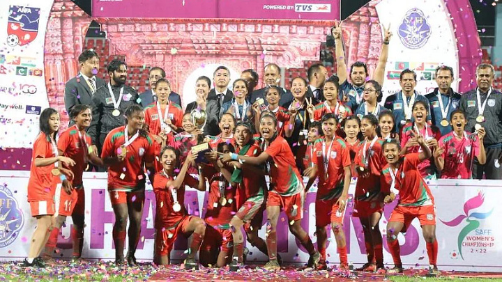 Bangladesh women's national team footballers celebrate win against Nepal in the final of SAFF Women's Championship on 19 September 2022 BFF