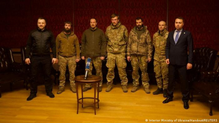 Among those freed were several commanders of the Azov regiment