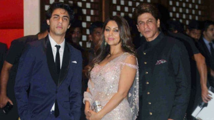 A throwback of Gauri Khan with SRK and Aryan.