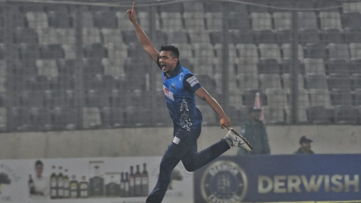 Fiery Taskin helps Dhaka end losing streak as they beat Khulna in low-scoring thriller