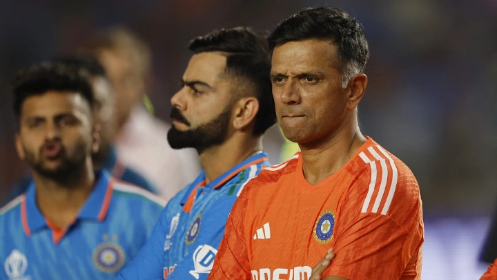 India coach Rahul Dravid and Virat Kohli look dejected during the presentation ceremony after losing the ICC Cricket World Cup final. Photo: Reuters
