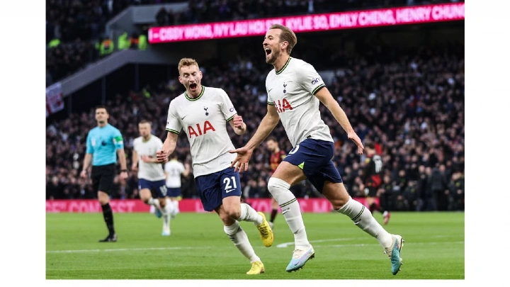 Tottenham Hotspur's English striker Harry Kane (R) celebrates after scoring his team first goal during the English Premier League football match between Tottenham Hotspur and Manchester City at Tottenham Hotspur Stadium in London, on February 5, 2023. Photo: AFP