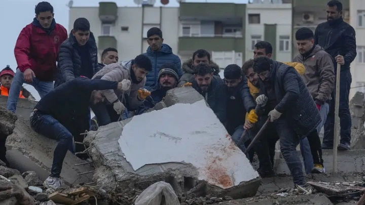 Survivors scream as desperate rescuers work in Turkey, Syria