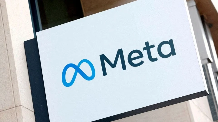 The logo of Meta Platforms' business group is seen in Brussels, Belgium December 6, 2022. REUTERS/Yves Herman//File Photo