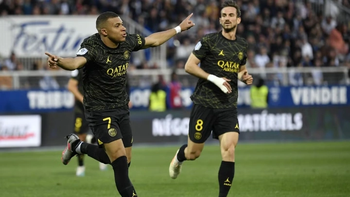 Kylian Mbappe (L) celebrates after scoring his team's second goal. Photo: AFP