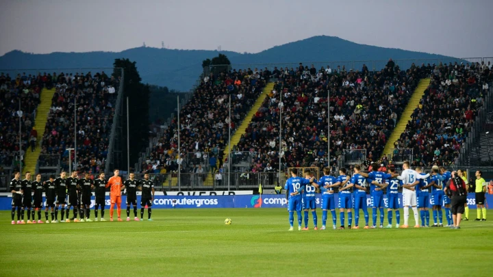  Soccer Football - Serie A - Empoli v Juventus - Stadio Carlo Castellani, Empoli, Italy - May 22, 2023 General view during a minutes silence before the match for the victims of the floods in Emilia-Romagna REUTERS/Massimo Pinca