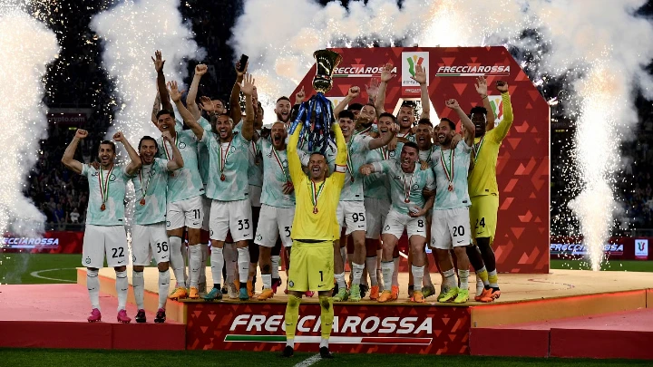 Inter Milan's Slovenian captain Samir Handanovic (C) holds up the trophy as players celebrate their championship after winning the Italian Cup final against Fiorentina at the Stadio Olimpico in Rome on May 24, 2023. Photo: AFP