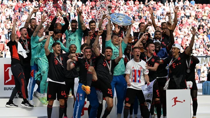 Bayern Munich's players celebrate with the trophy after the German first division Bundesliga football match between FC Cologne and FC Bayern Munich in Cologne, western Germany on May 27, 2023. Photo: AFP