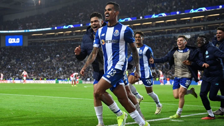 Galeno stuns timid Arsenal with late Porto winner