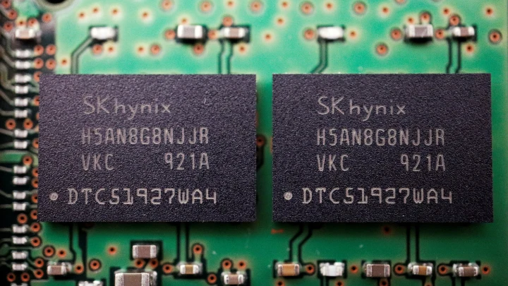 Memory chips by South Korean semiconductor supplier SK Hynix are seen on a circuit board of a computer in this illustration picture taken February 25, 2022. REUTERS/Florence Lo/Illustration/File Photo