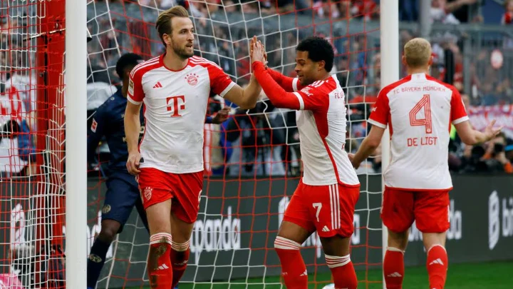 Soccer Football - Bundesliga - Bayern Munich v 1. FSV Mainz 05 - Allianz Arena, Munich, Germany - March 9, 2024 Bayern Munich's Harry Kane celebrates scoring their seventh goal to complete his hat-trick with Serge Gnabry REUTERS/Michaela Stache