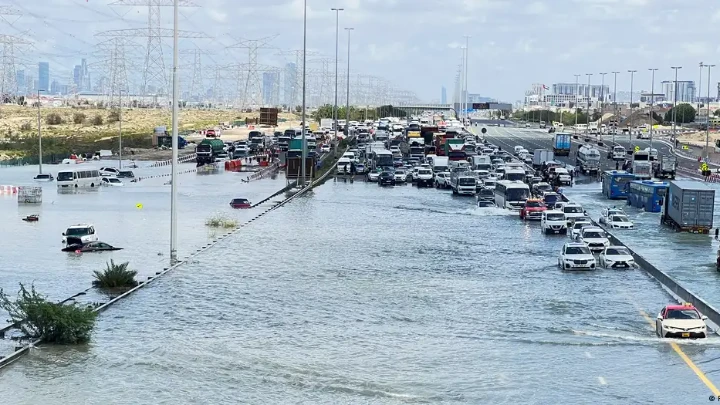Dubai's roads and highways were inundated following unprecedented floodingImage: Rula Rouhana/REUTERS