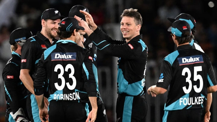 Chapman leads New Zealand to shock win over Pakistan in third T20