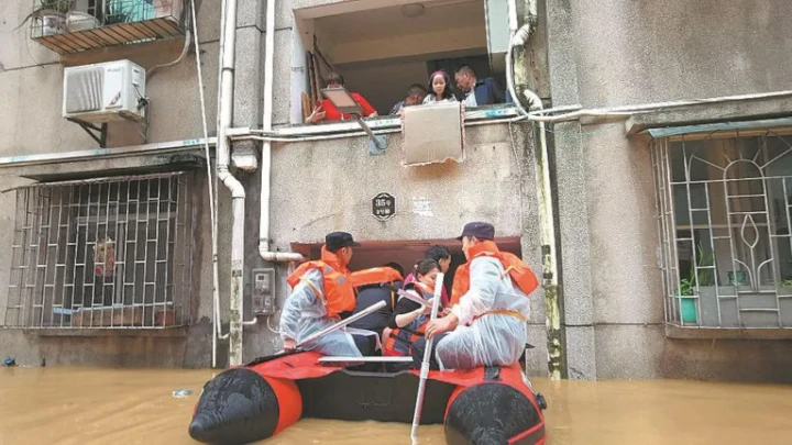 Rescuers evacuate stranded residents in Shaoguan, Guangdong