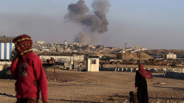 Smoke rises following an Israeli airstrike on buildings near the separating wall between Egypt and Rafah, southern Gaza Strip, Tuesday, May 7, 2024. (AP)