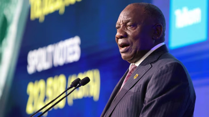 South African President Cyril Ramaphosa speaks as people attend the announcement of the election results at the National Results Operation Centre of the IEC, which serves as an operational hub where results of the national election are displayed, in Midrand, South Africa June 2, 2024. REUTERS/Alet Pretorius/File Photo 